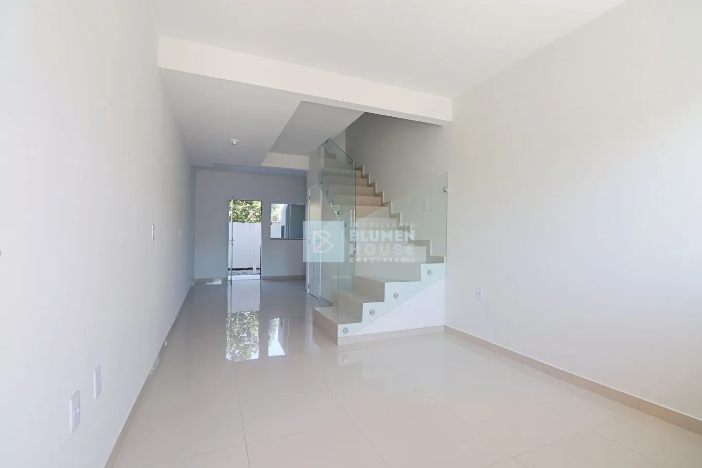Sobrado com 2 suítes no bairro Velha Central! — foto 3