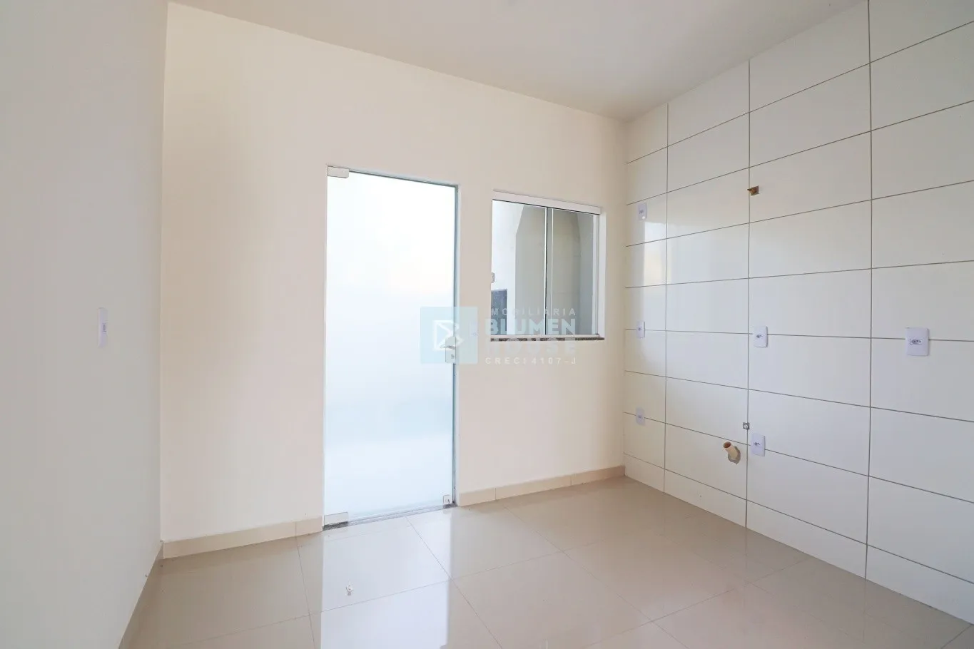 Sobrado com 2 suítes no bairro Velha Central! — foto 5