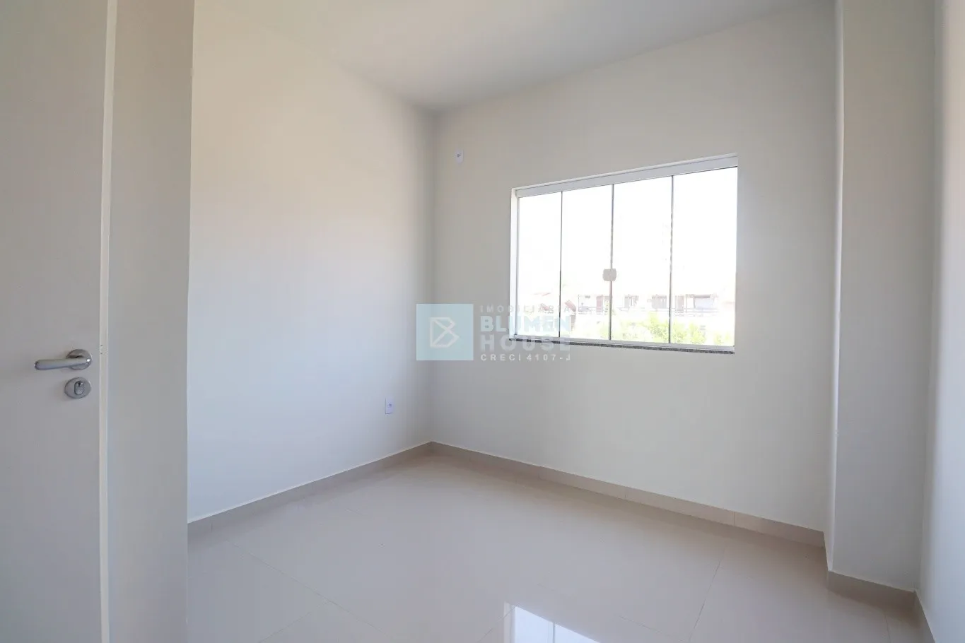 Sobrado com 2 suítes no bairro Velha Central! — foto 7