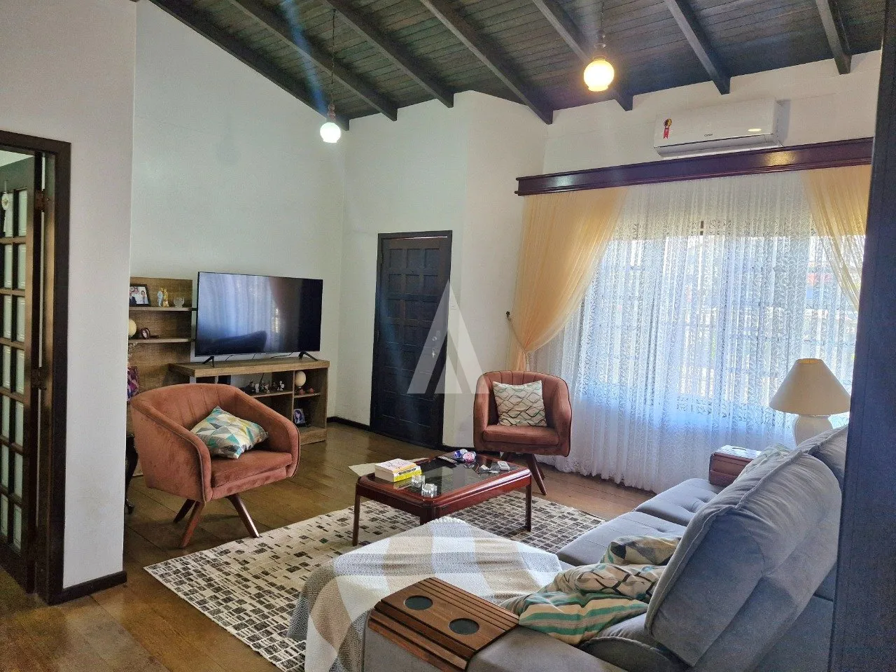 Casa com 1 suíte(s) mais 3 quarto(s) à venda no bairro Costa E Silva em Joinville, de R$ 850.000.00 por R$ 799.000.00. — foto 3