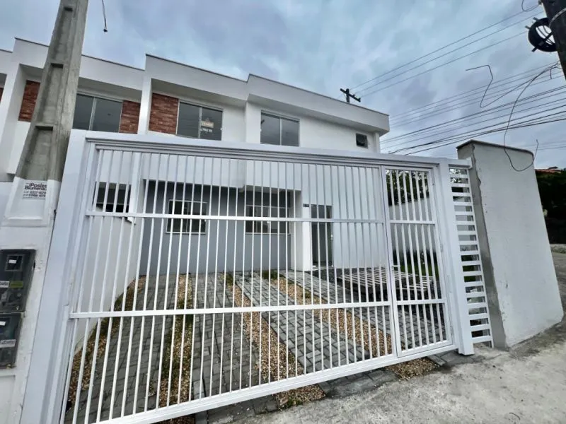 Sobrado, com 3 dormitórios, no bairro Escola Agrícola. - foto 1