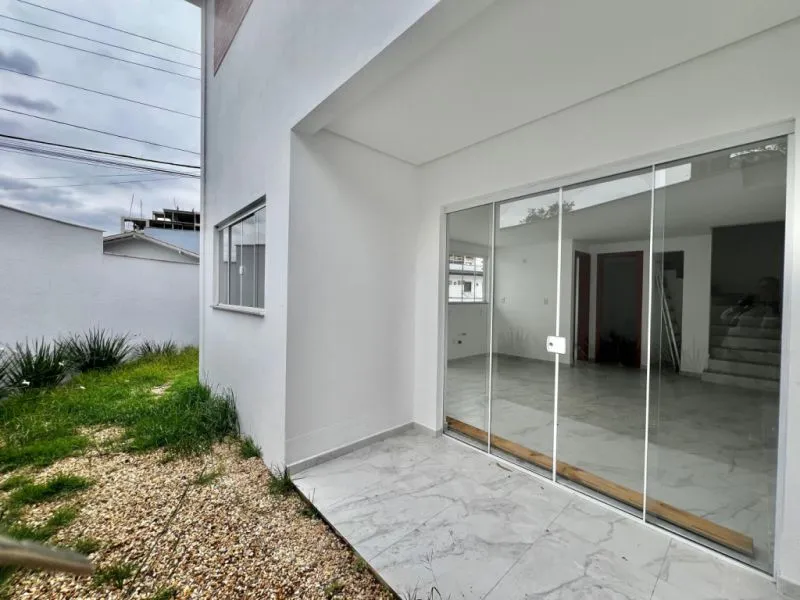 Sobrado, com 3 dormitórios, no bairro Escola Agrícola. — foto 3