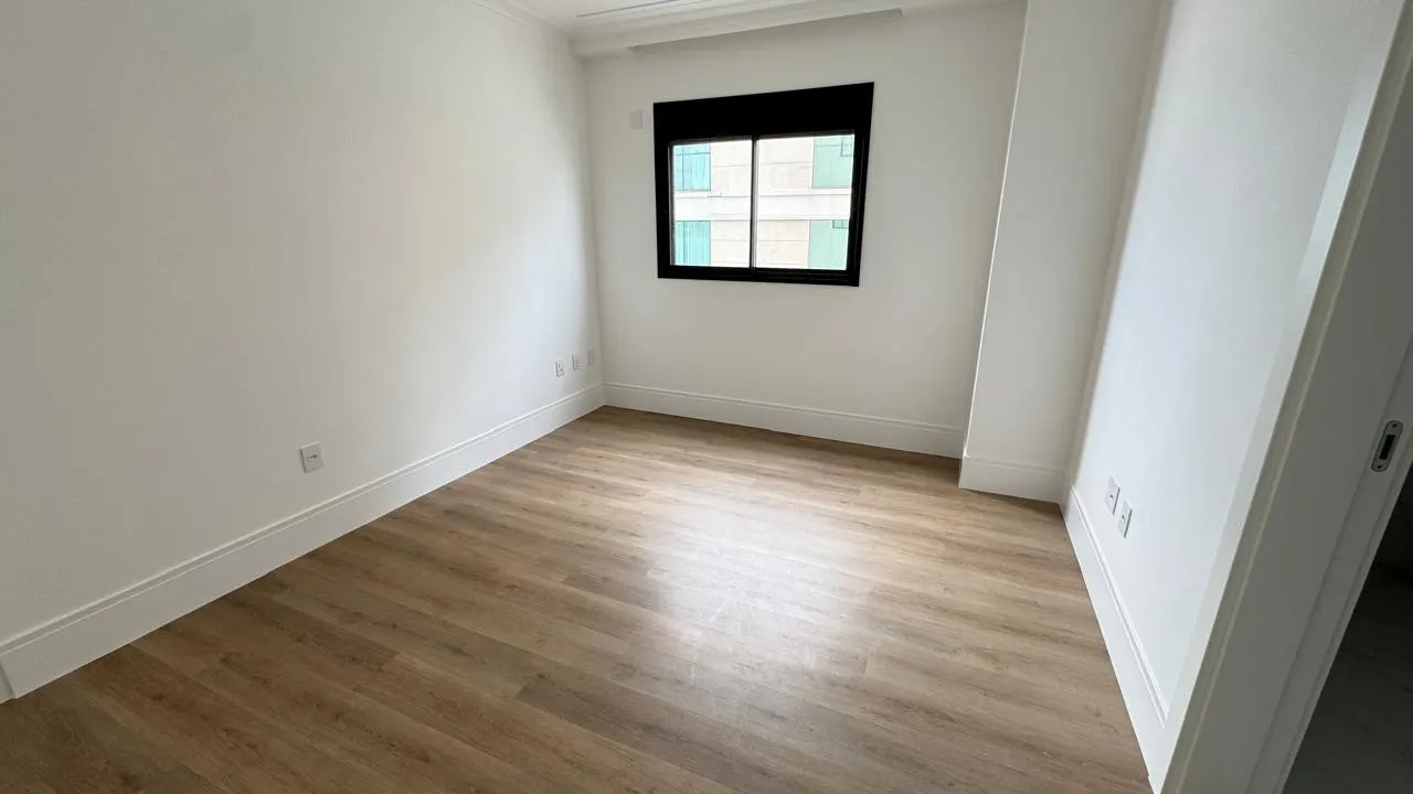 SUNTUOSO APARAMENTO NO LITORAL ITAPEMA COM 4 SUITES E 3 VAGAS. — foto 7