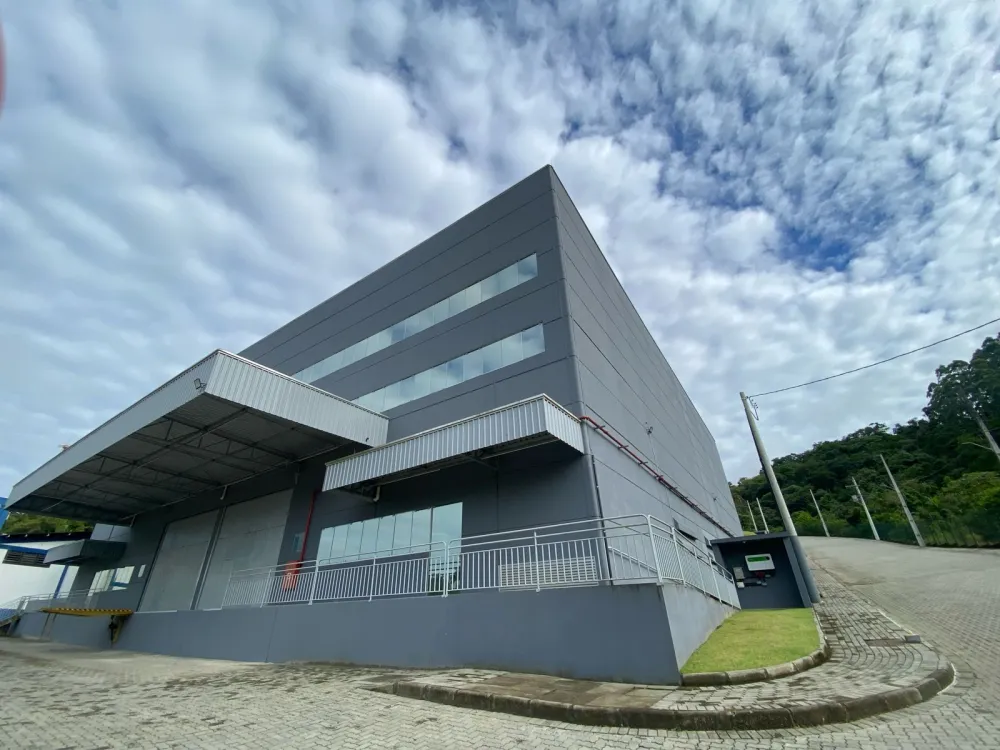 LOCAÇÃO GALPÃO APROX. 2.000M2 - BR470 - INDAIAL — foto 2