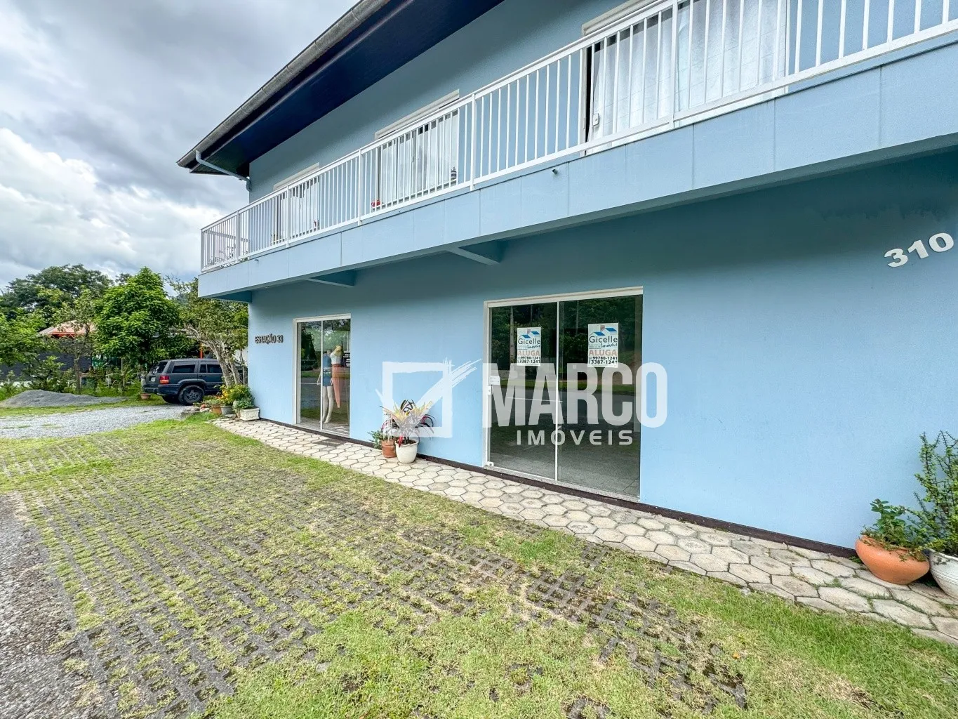Casa com 257 m na Avenida Principal com Salas Comerciais e Apartamentos. — foto 2