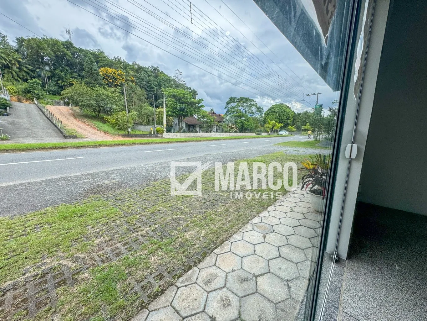Casa com 257 m na Avenida Principal com Salas Comerciais e Apartamentos. — foto 4