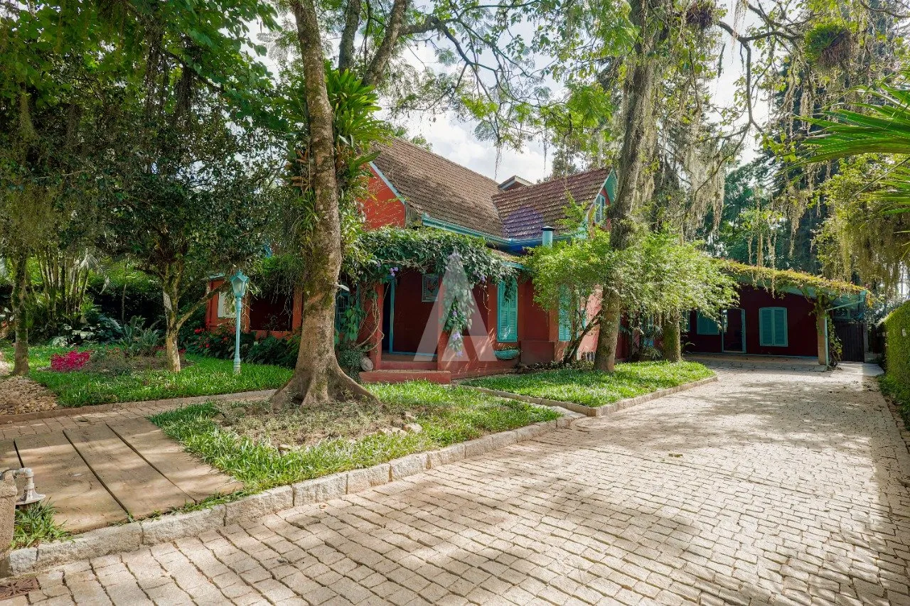 Casa com 2 suíte(s) mais 2 quarto(s) à venda no bairro América em Joinville, por R$ 2.200.000.00. - foto 1