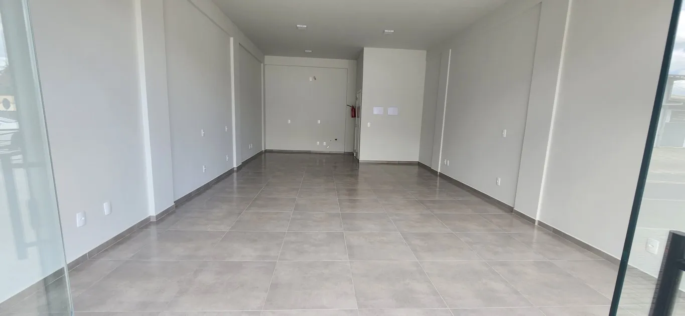 Ótima sala comercial a venda com valo abaixo do preço de mercado em Indaial - foto 1