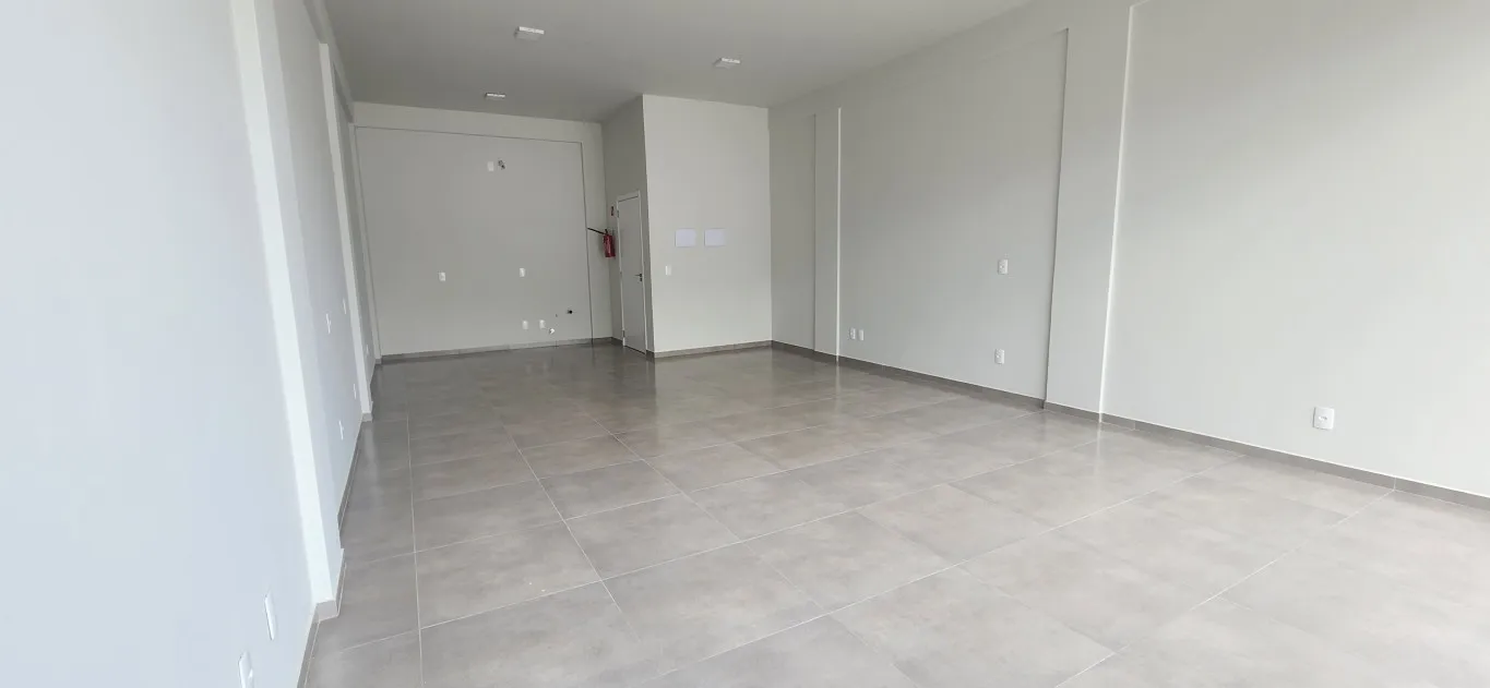 Ótima sala comercial a venda com valo abaixo do preço de mercado em Indaial — foto 4