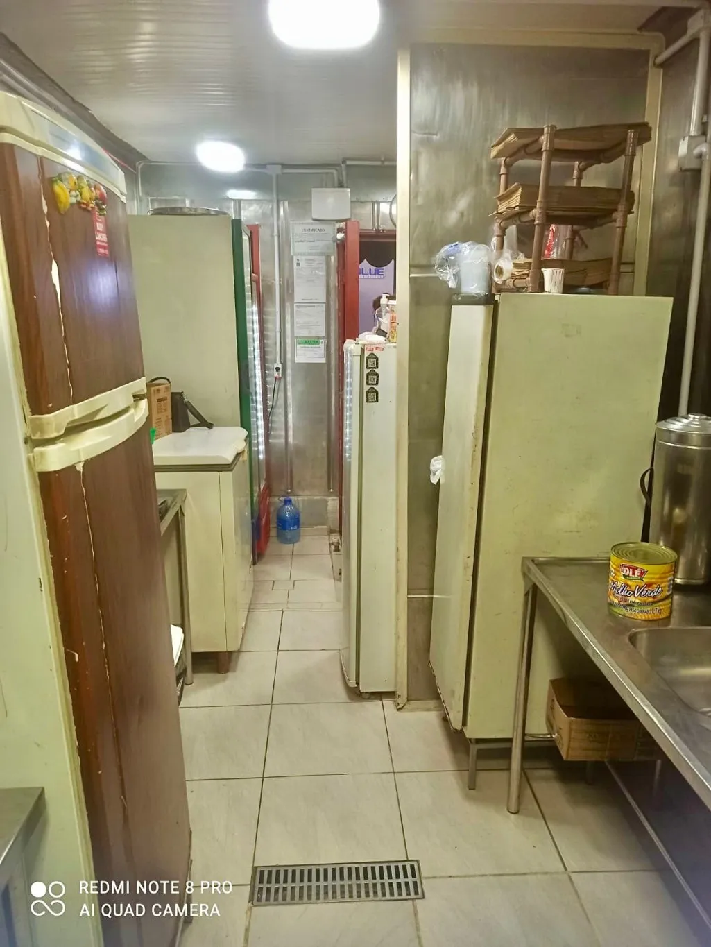 Lanchonete em funcionamento com clientela ativa. — foto 2