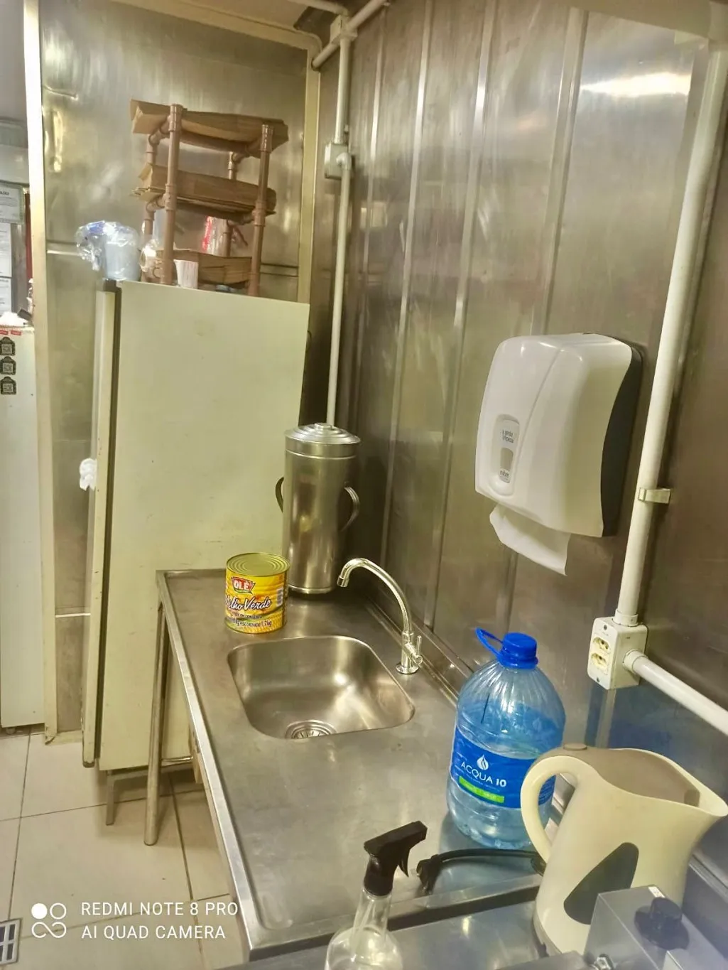 Lanchonete em funcionamento com clientela ativa. — foto 5