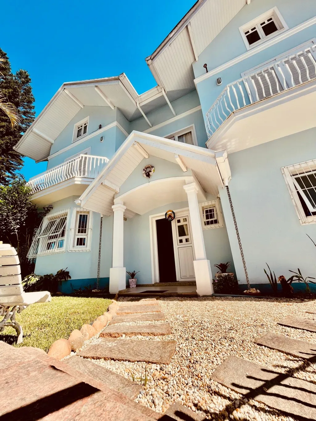 Magnífica Casa a poucos metros da Vila Germânica. - foto 1