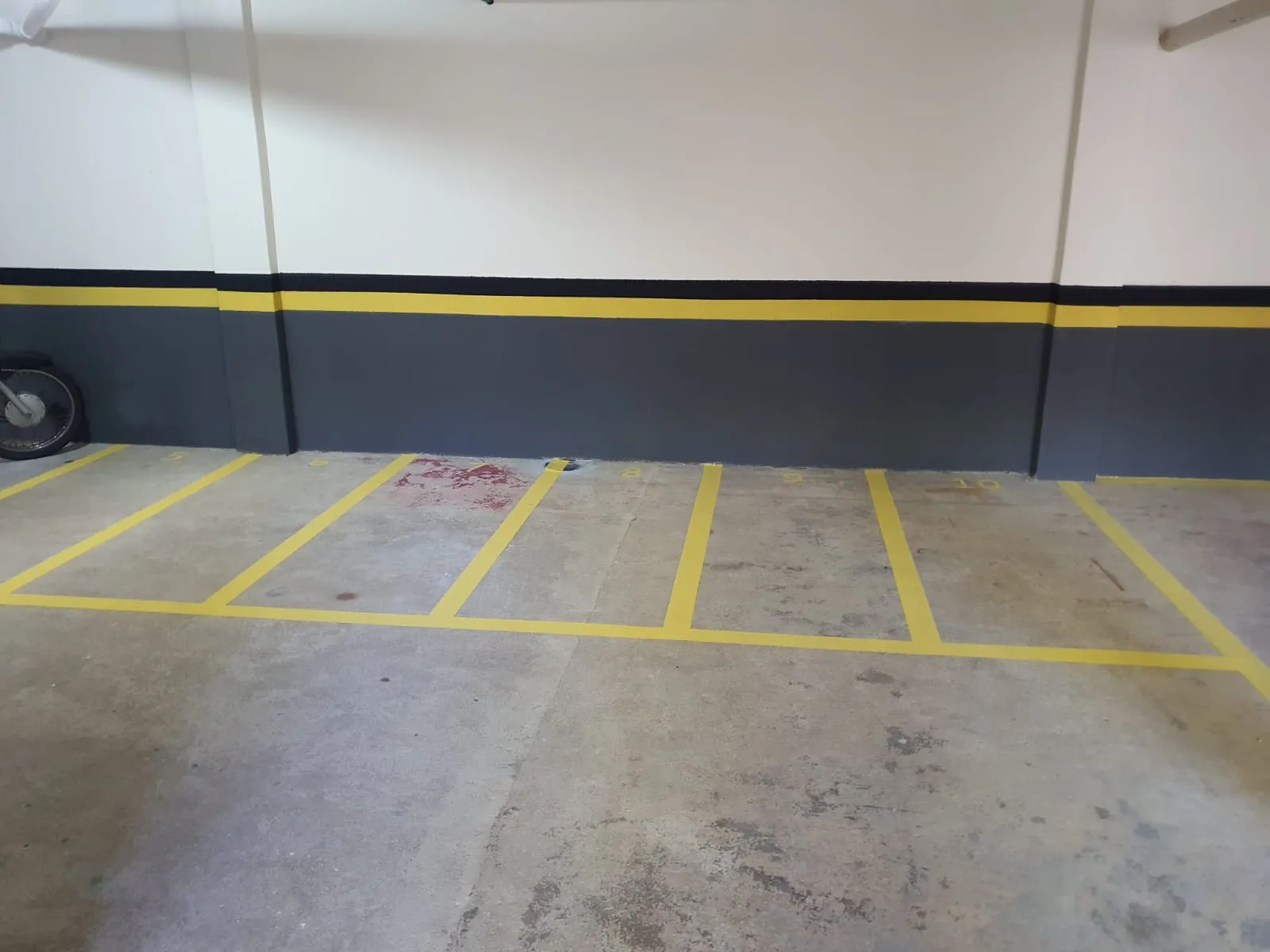 Alugam-se vagas de garagens cobertas para motos no centro de Blumenau - foto 1