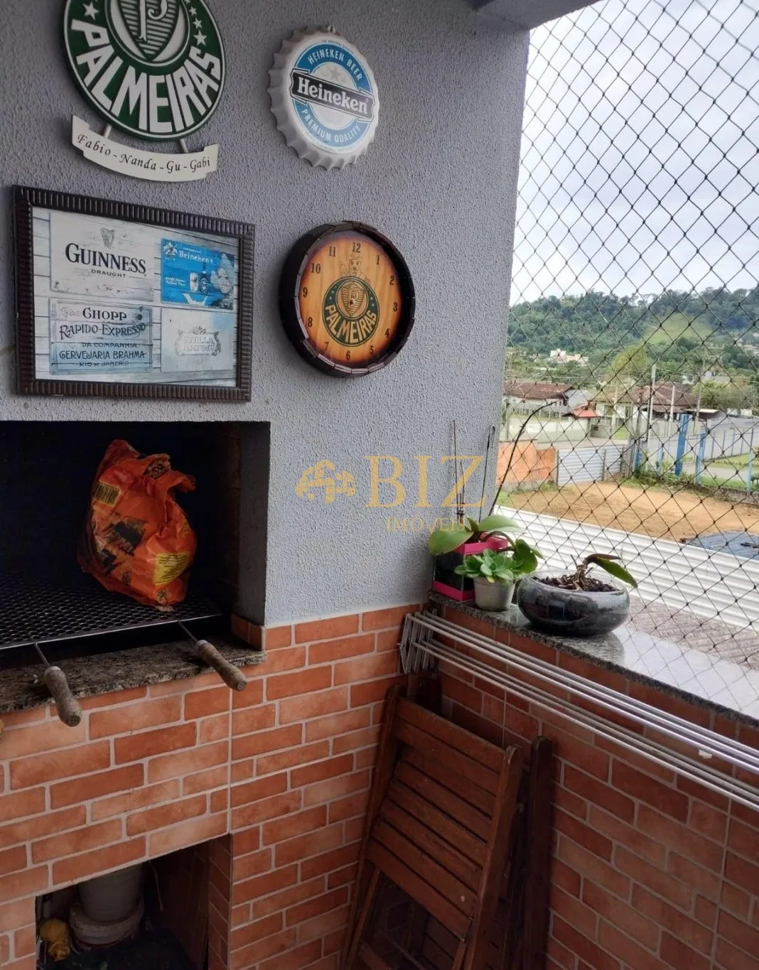 Confortável apartamento MOBILIADO de 02 dormitórios e sacada com churrasqueira, no Bairro Fidélis! — foto 2