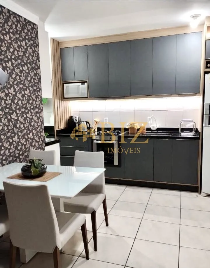 Confortável apartamento MOBILIADO de 02 dormitórios e sacada com churrasqueira, no Bairro Fidélis! — foto 3
