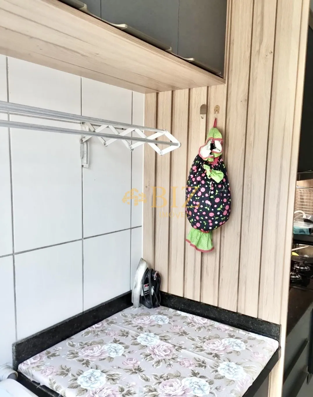 Confortável apartamento MOBILIADO de 02 dormitórios e sacada com churrasqueira, no Bairro Fidélis! — foto 6