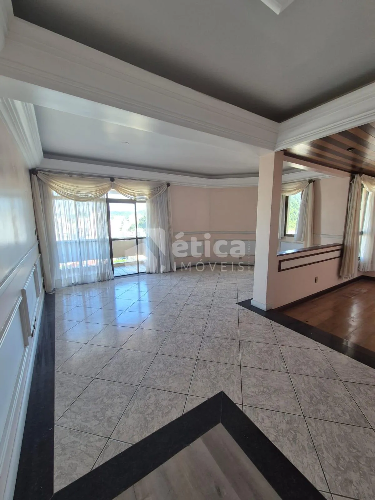 Cobertura Luxuosa para Locação no Centro de Itajaí 5 Dormitórios, Piscina, Sauna e Salão de Festas — foto 2