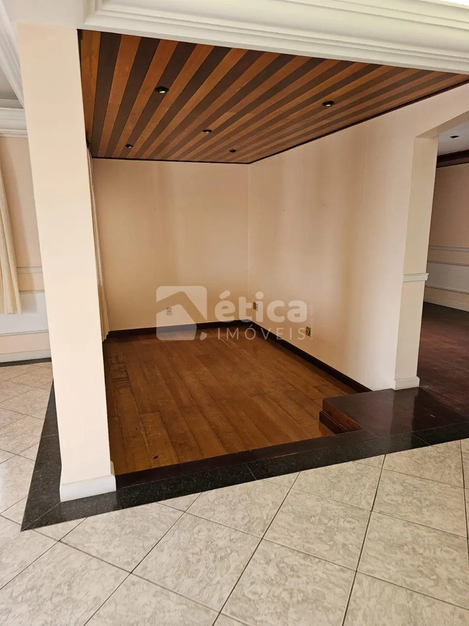 Cobertura Luxuosa para Locação no Centro de Itajaí 5 Dormitórios, Piscina, Sauna e Salão de Festas — foto 5