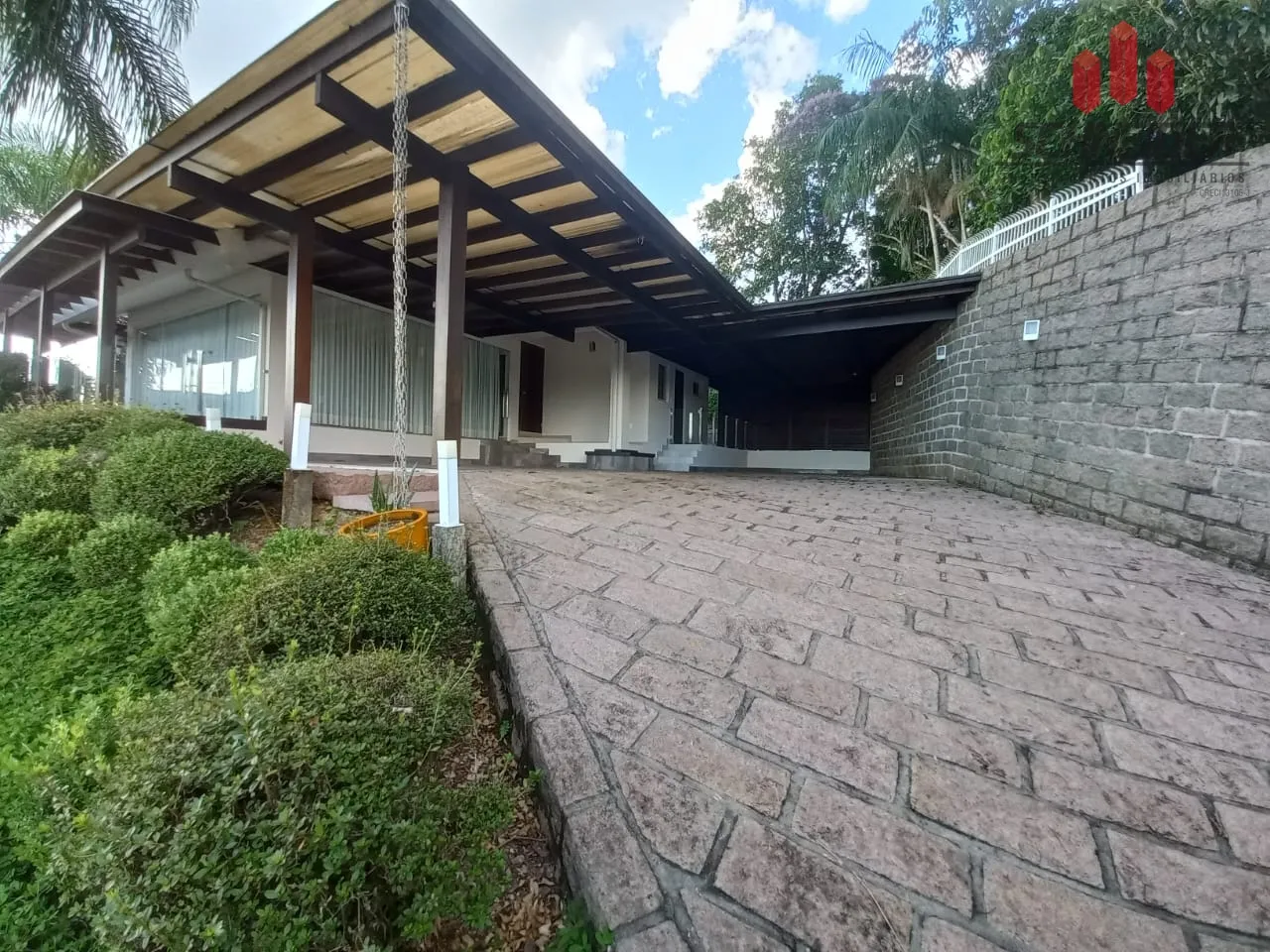 Casa com 4 dormitórios para alugar no bairro Quintino em Timbó/SC - foto 1