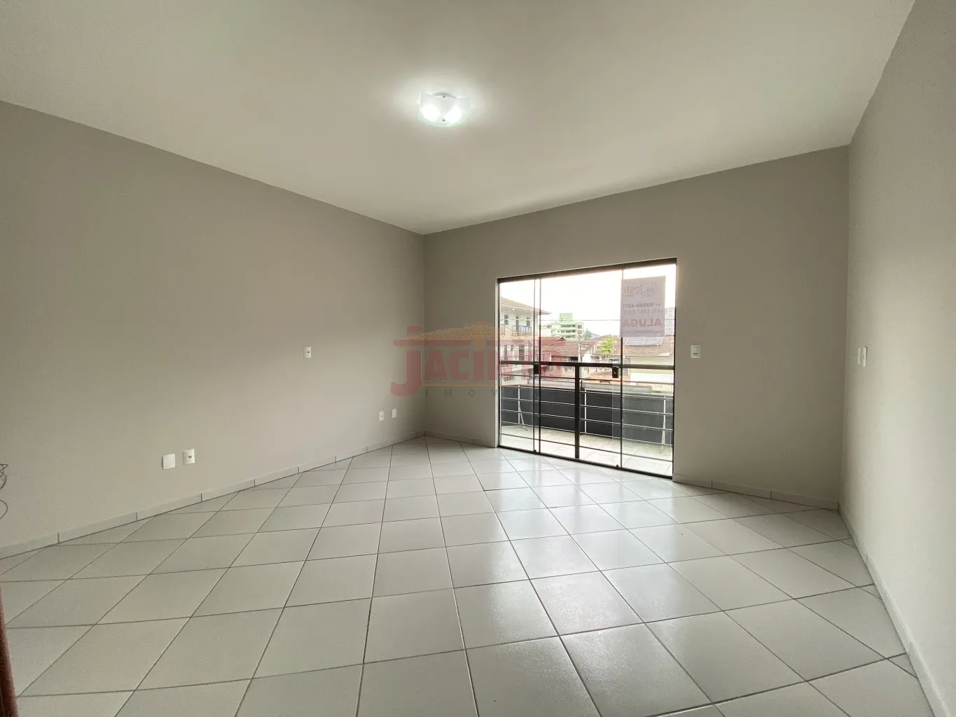 Sala comercial semi mobiliada com aproximadamente 20m no Centro de Pomerode. — foto 4
