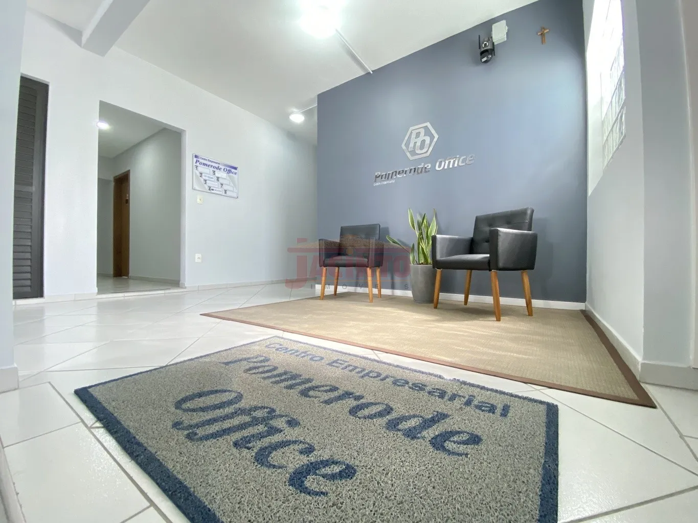 Sala comercial semi mobiliada com aproximadamente 20m no Centro de Pomerode. - foto 1