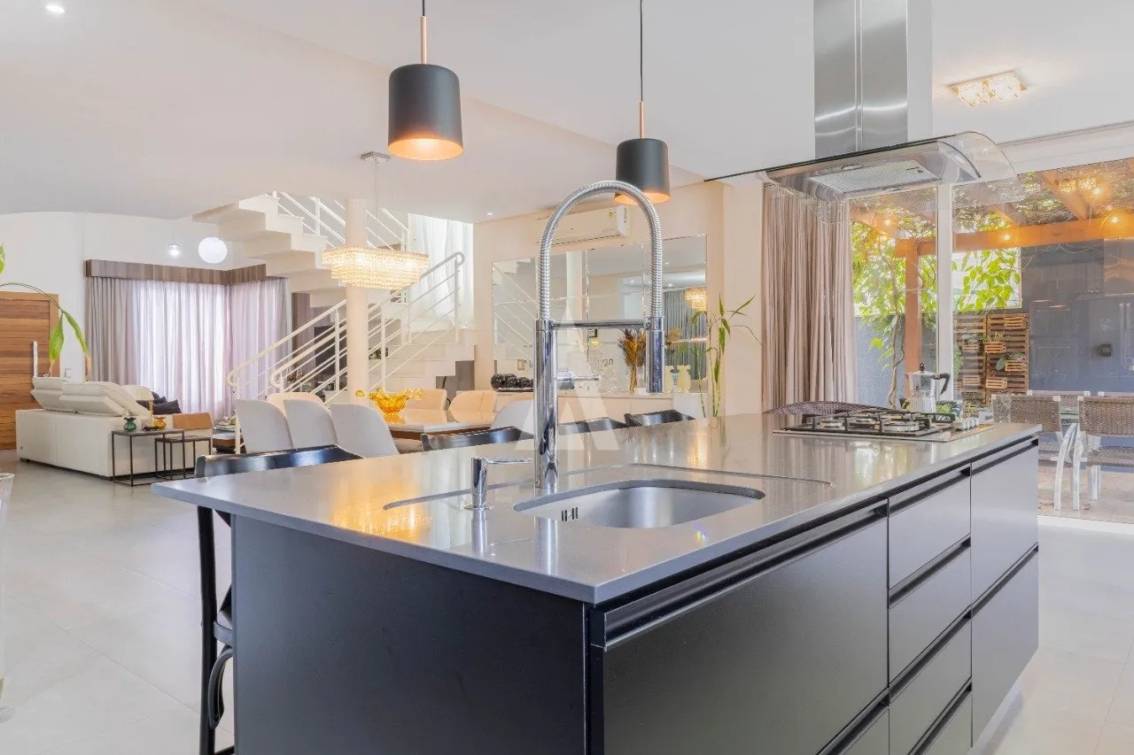 Casa em Condomínio com 3 suíte(s) à venda no bairro Anita Garibaldi em Joinville, por R$ 2.500.000.00. — foto 3