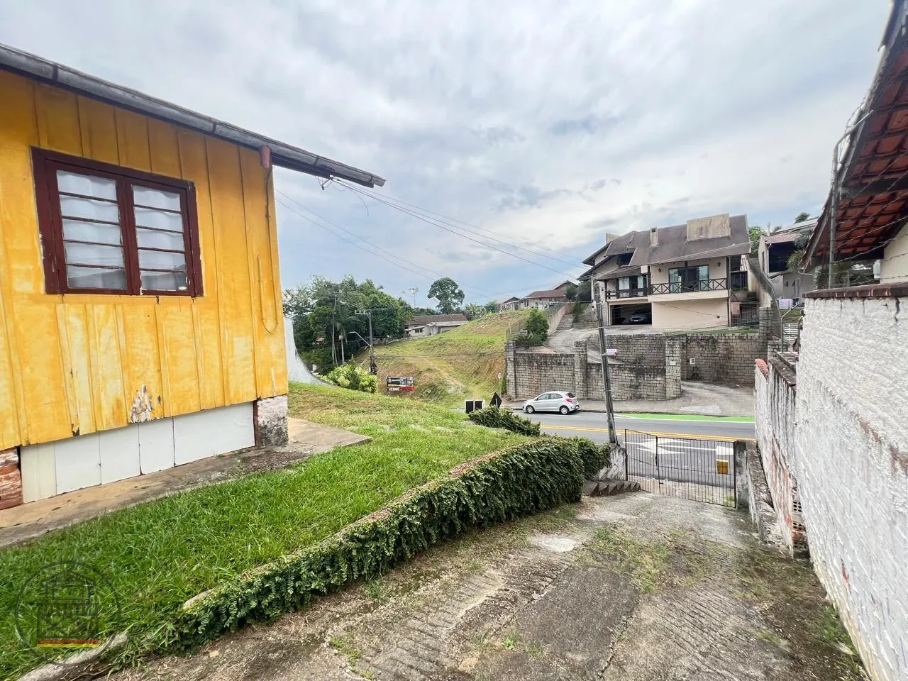 *Terreno de 558m no bairro Itoupava Norte com casa de madeira* — foto 6