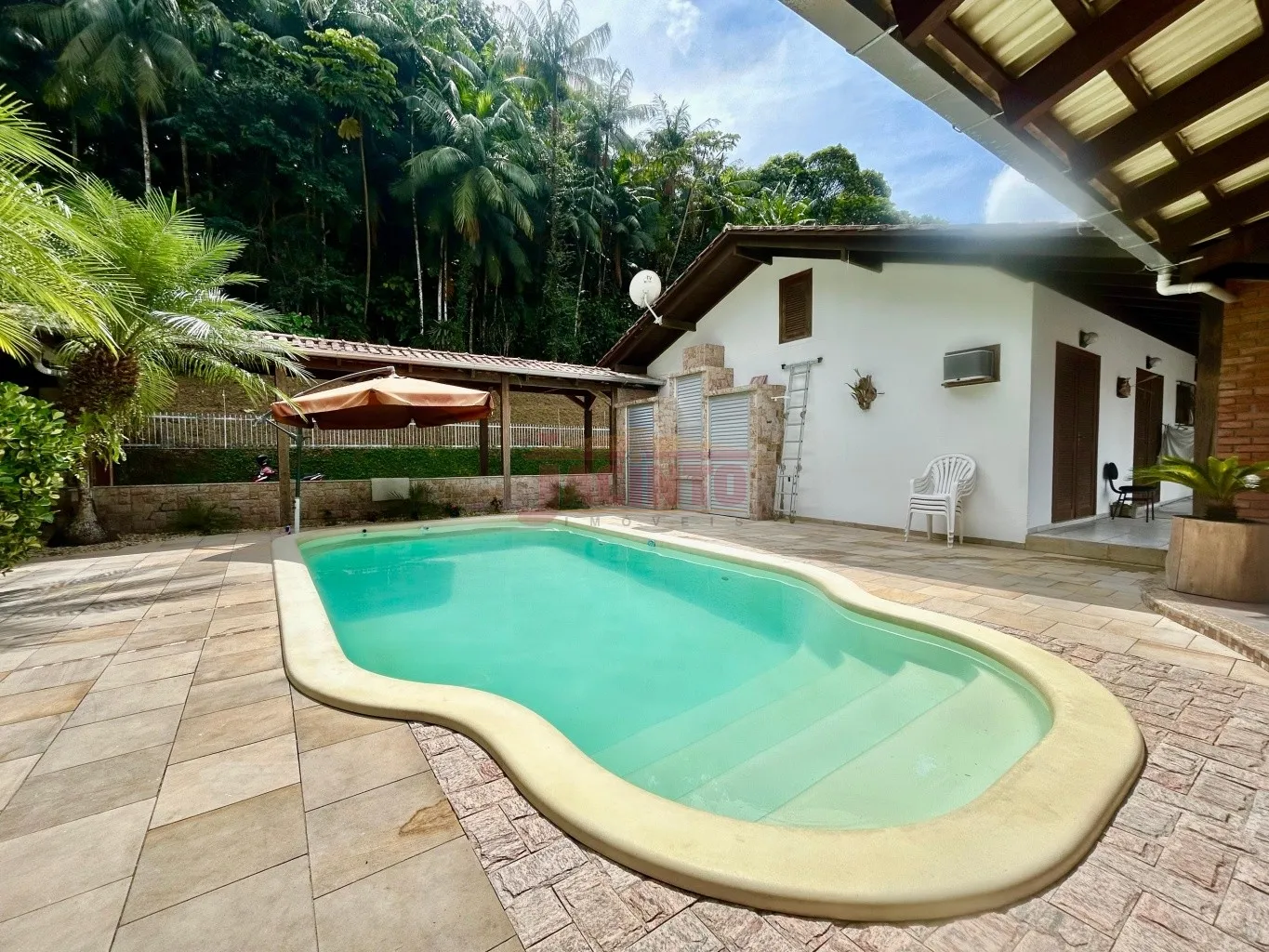 A melhor oportunidade de moradia ou investimento de Blumenau! Casa com ampla área de festas para você e sua família! — foto 3