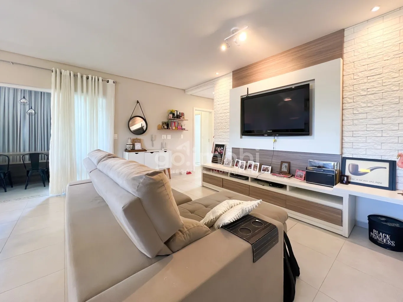 Oportunidade no coração do Bairro dos Estados em Indaial, com excelente padrão de acabamentos e Semi mobiliado — foto 4
