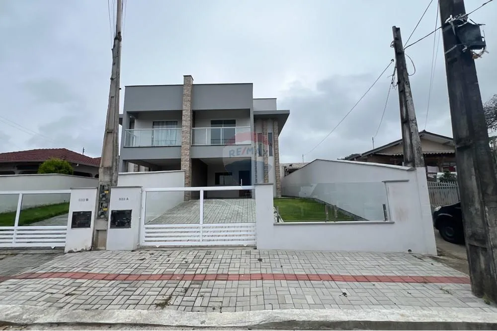 "Seu Sobrado dos Sonhos em Rua Tranquila de Indaial" — foto 3