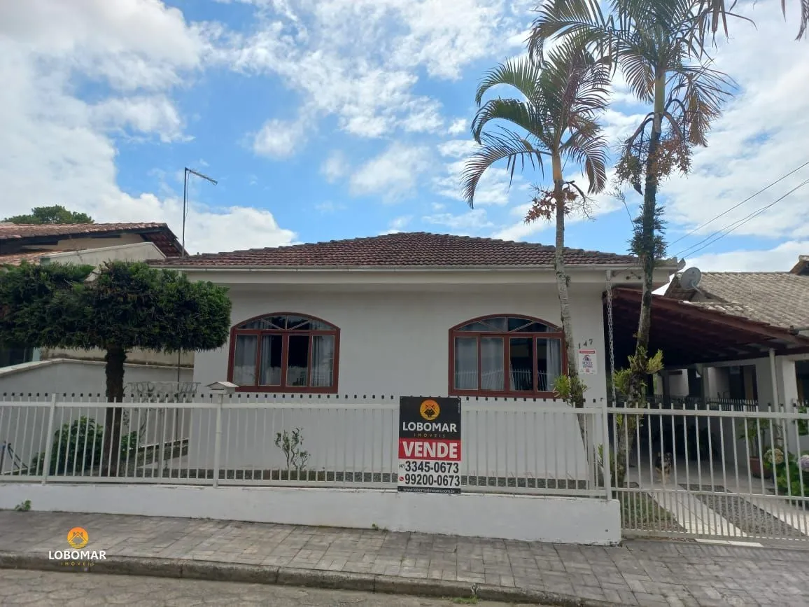 Casa mobiliada com 04 quartos, no bairro Santo Antônio, em Balneário Piçarras SC - foto 1