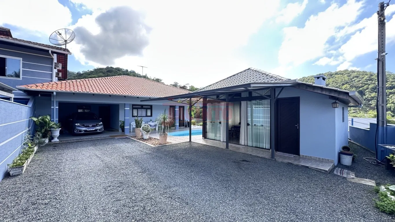 Casa com piscina mais sobrado dividido em 2 locações, em terreno de 715 m, no bairro Fortaleza. — foto 2