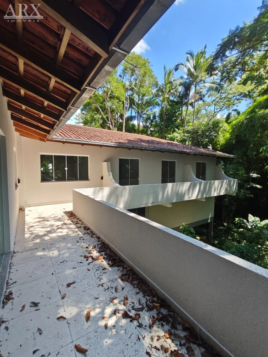 Casa espaçosa no bairro Ponta Aguda! — foto 4