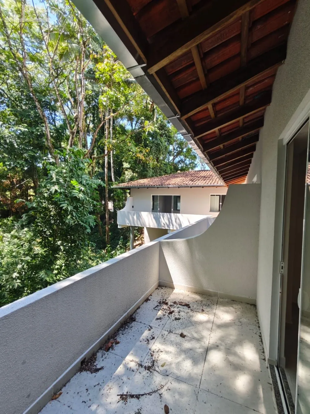 Casa espaçosa no bairro Ponta Aguda! — foto 5