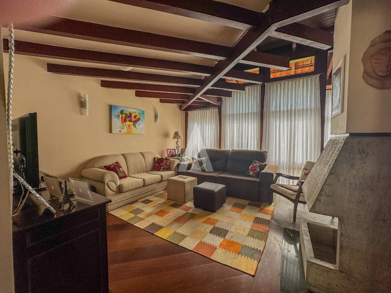 Casa com 1 suíte(s) mais 2 quarto(s) à venda no bairro América em Joinville, por R$ 1.850.000.00. — foto 2