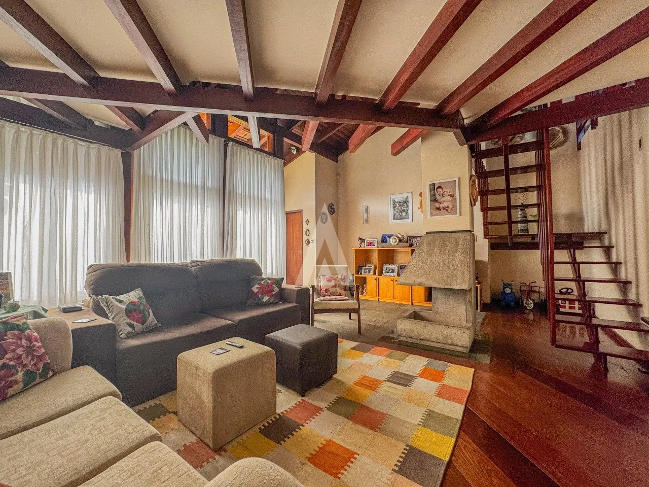 Casa com 1 suíte(s) mais 2 quarto(s) à venda no bairro América em Joinville, por R$ 1.850.000.00. — foto 3