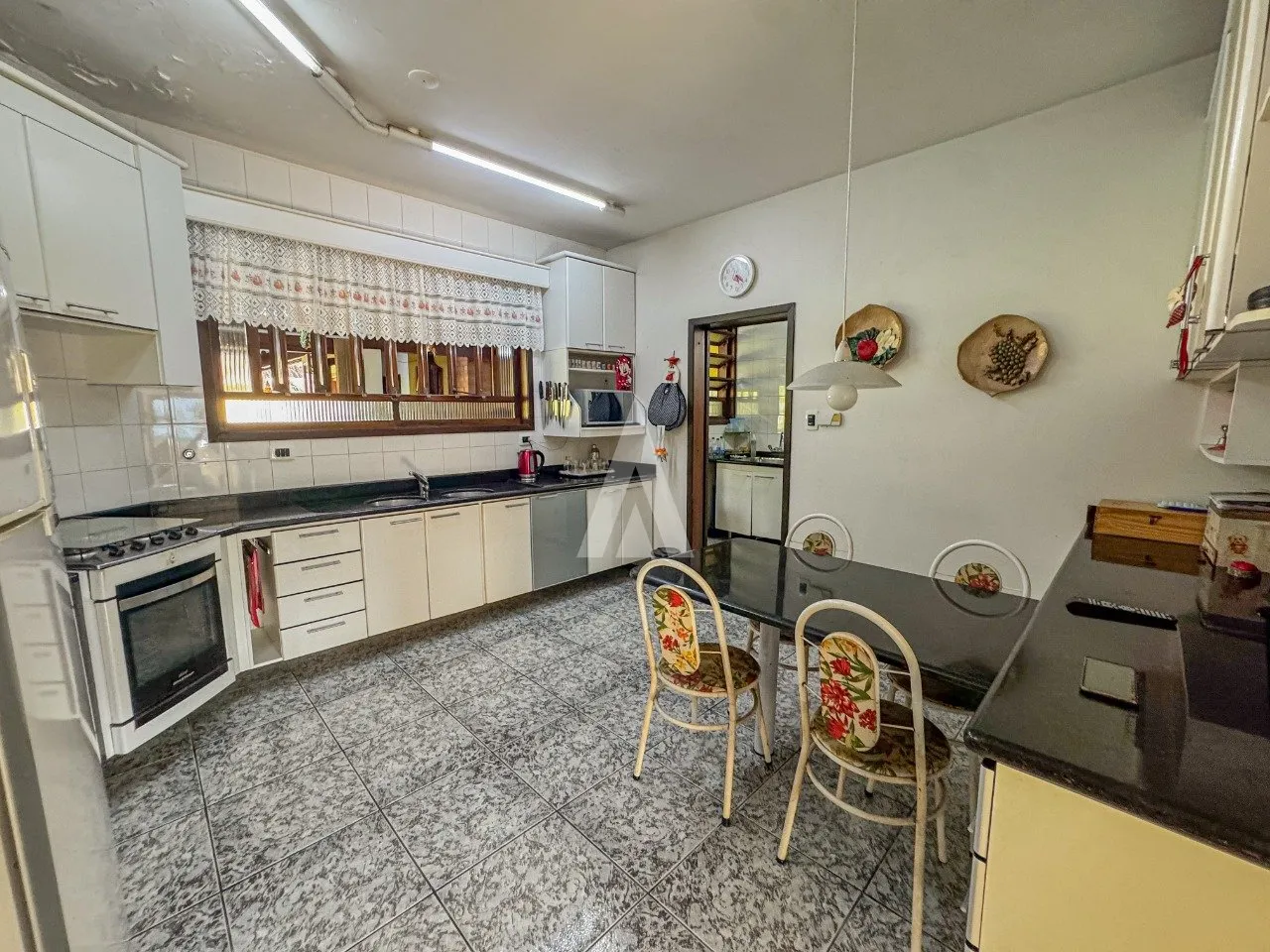 Casa com 1 suíte(s) mais 2 quarto(s) à venda no bairro América em Joinville, por R$ 1.850.000.00. — foto 4