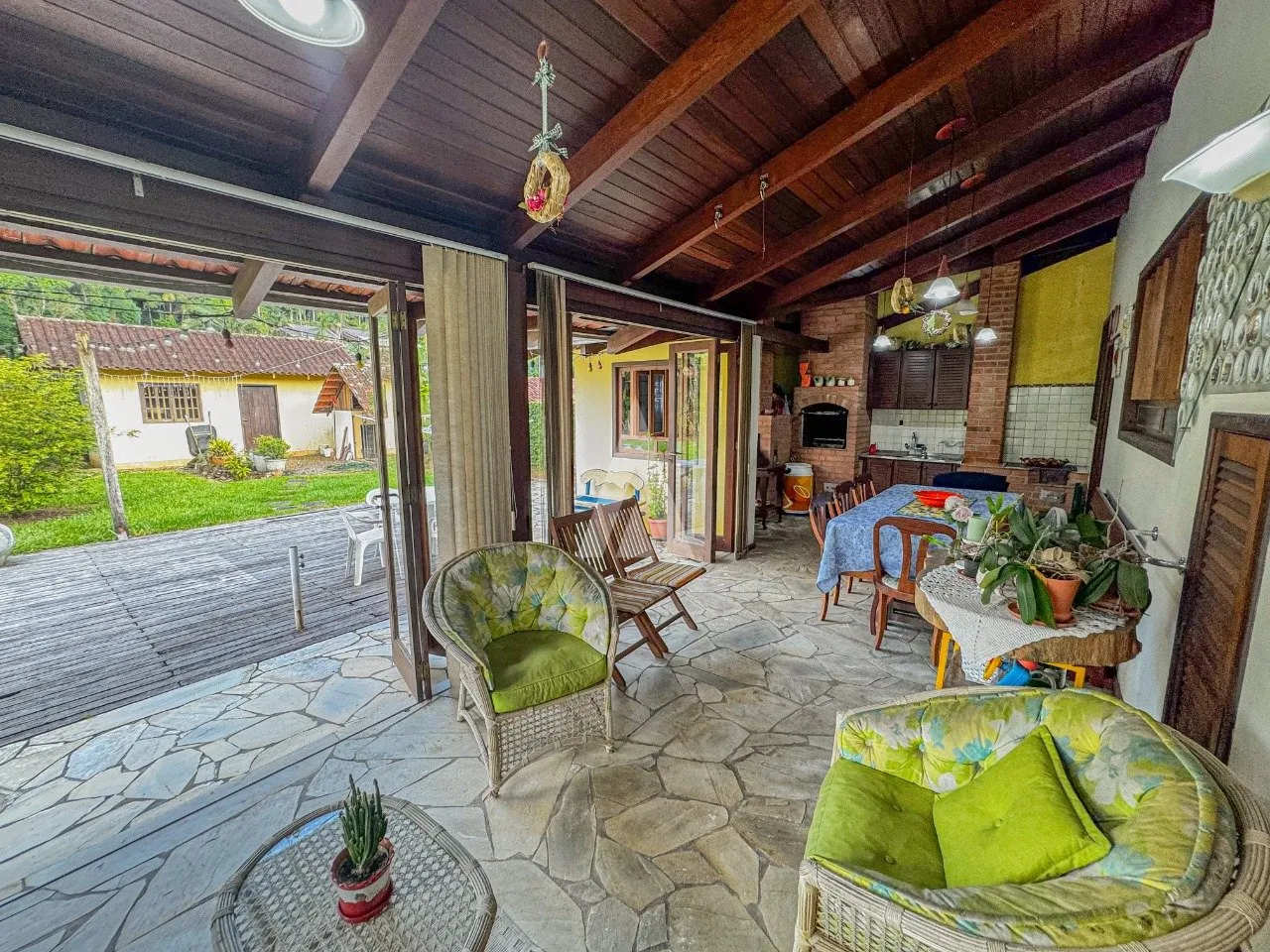 Casa com 1 suíte(s) mais 2 quarto(s) à venda no bairro América em Joinville, por R$ 1.850.000.00. — foto 5