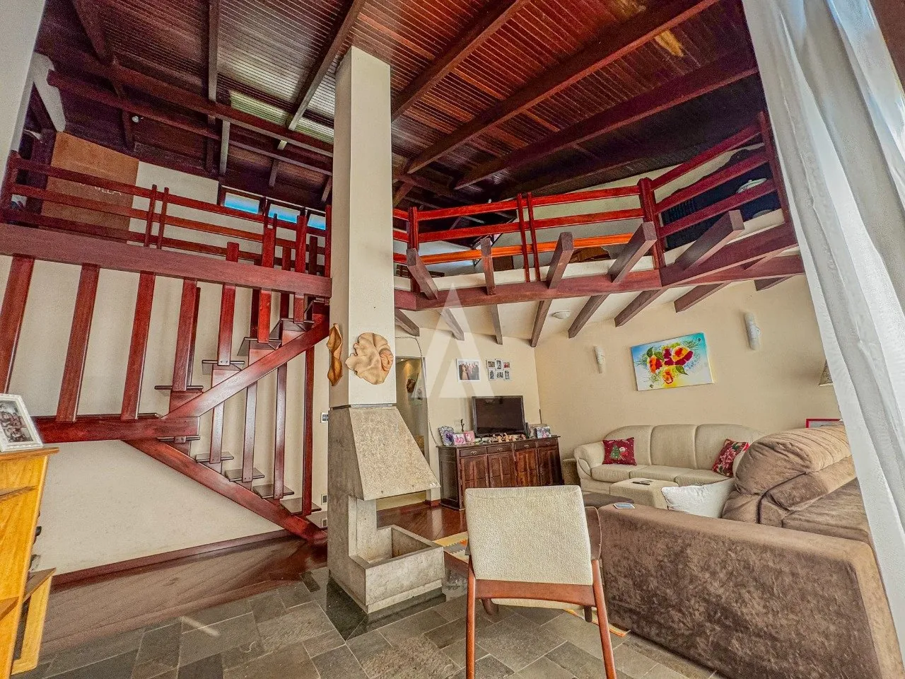 Casa com 1 suíte(s) mais 2 quarto(s) à venda no bairro América em Joinville, por R$ 1.850.000.00. — foto 6