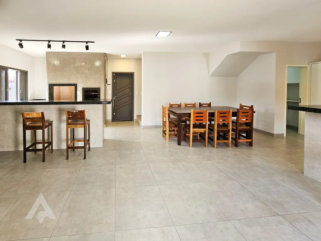 Linda casa com 5 dormitórios à venda no Centro de Penha - A apenas 50 metros do mar! — foto 3