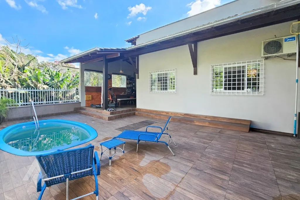 Casa no Bairro Velha: conforto, segurança e lazer com 2 suítes, piscina aquecida e estrutura para expansão! — foto 2