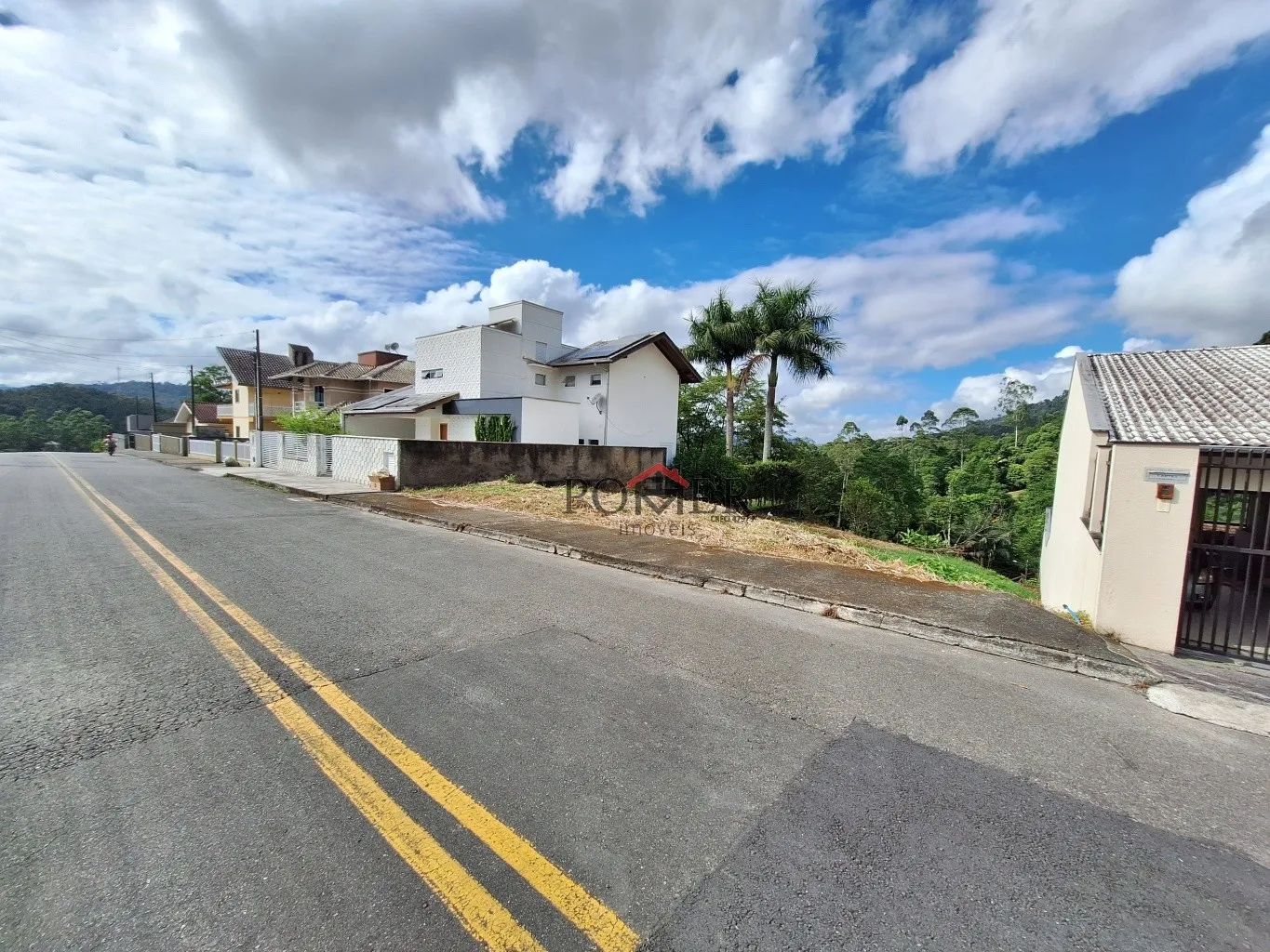 Excelente terreno alto em Pomerode com vista lindíssima no Bairro Ribeirão Areia com 475,57m, via asfaltada tranquila e sem saída. — foto 2