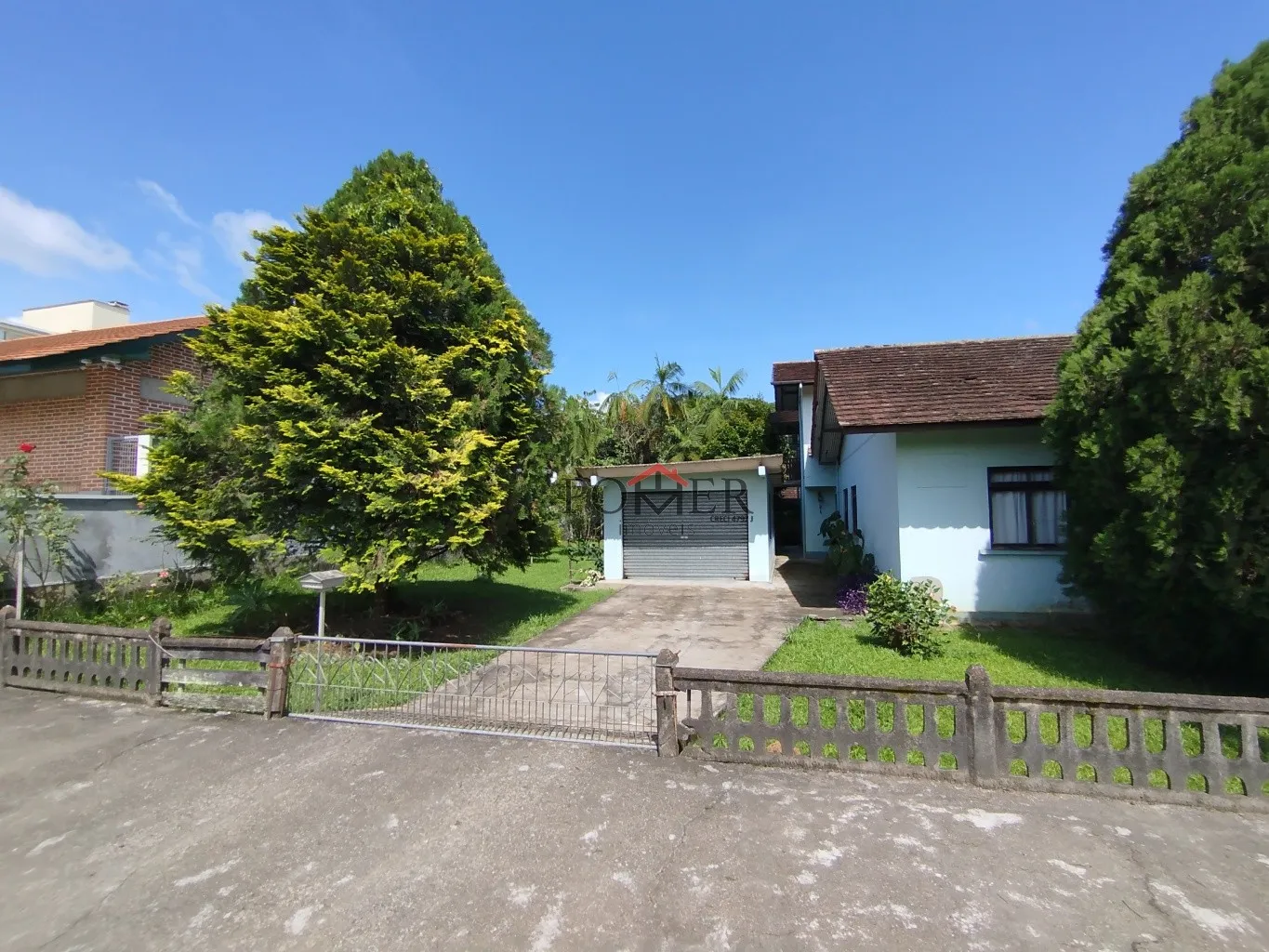 Grande oportunidade de negócio, amplo terreno de esquina, com 2 casas residencial e comercial, no coração de Pomerode, 329,26m de área construída em terreno de 1.024,00m — foto 3