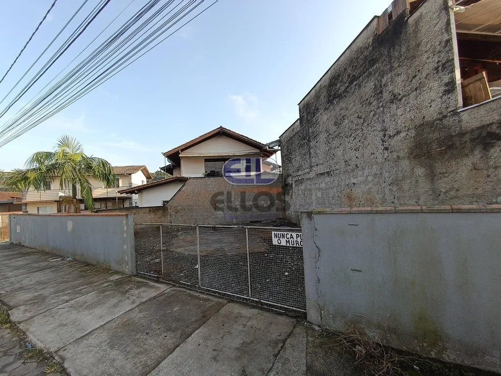 Terreno Baldio no Bairro Iririú 200m - foto 1