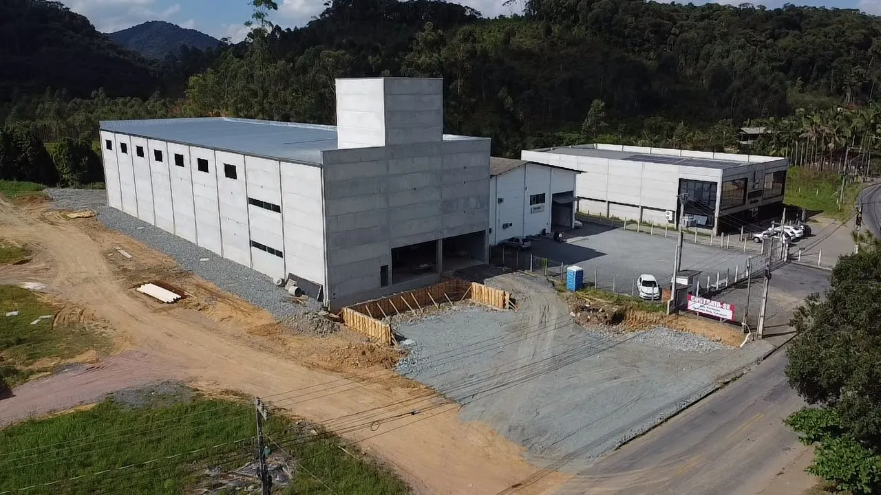 Galpão  de Alto Padrão  Estrutura Moderna, Localização Estratégica e Pronto para Grandes Operações - foto 1