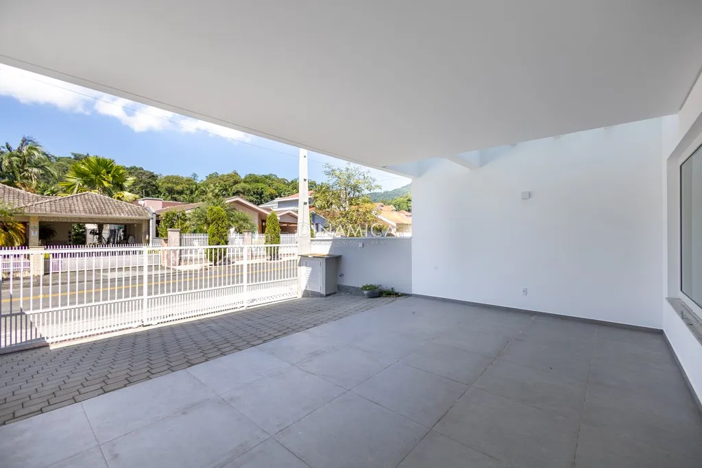 Sobrado de Alto Padrão Novo. — foto 2