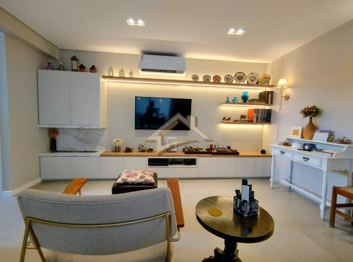 Belíssima casa na Velha, 3 dormitórios sendo 1 suíte, semimobiliado, energia solar e captação da água da chuva. Confira! — foto 2