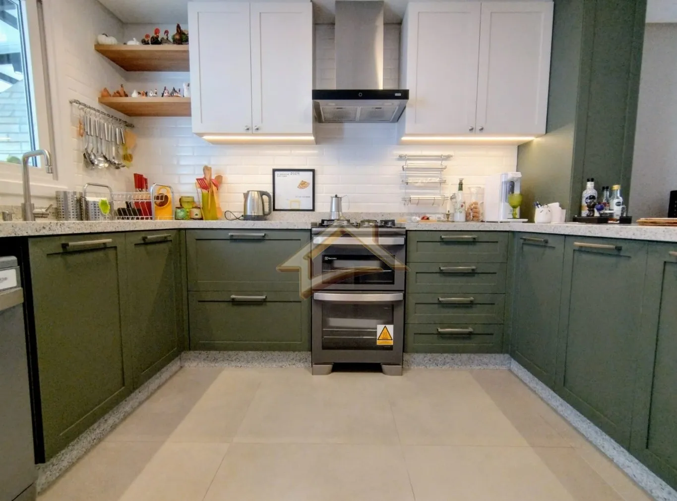 Belíssima casa na Velha, 3 dormitórios sendo 1 suíte, semimobiliado, energia solar e captação da água da chuva. Confira! — foto 3