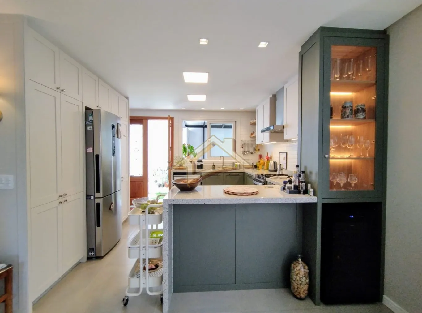 Belíssima casa na Velha, 3 dormitórios sendo 1 suíte, semimobiliado, energia solar e captação da água da chuva. Confira! — foto 4