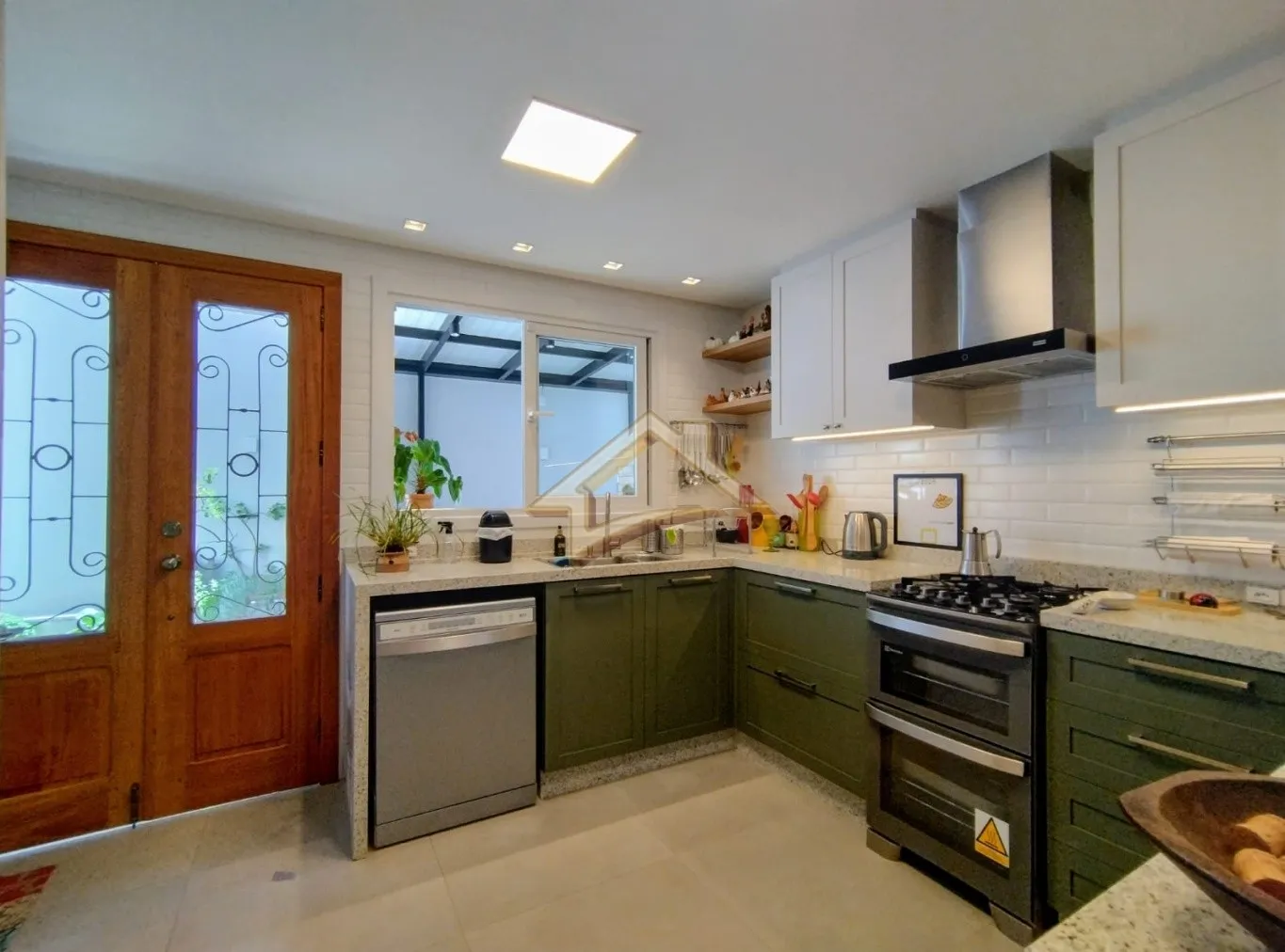 Belíssima casa na Velha, 3 dormitórios sendo 1 suíte, semimobiliado, energia solar e captação da água da chuva. Confira! — foto 5